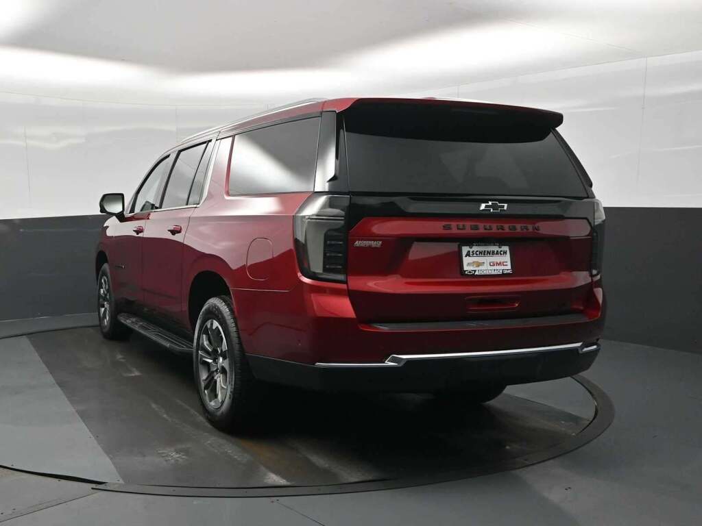 2026 Chevrolet Suburban LT, 4WD