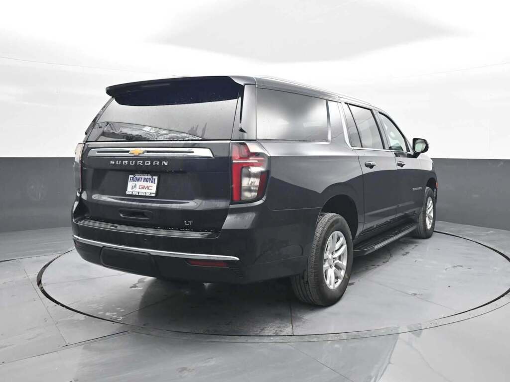 2024 Chevrolet Suburban 4WD LT