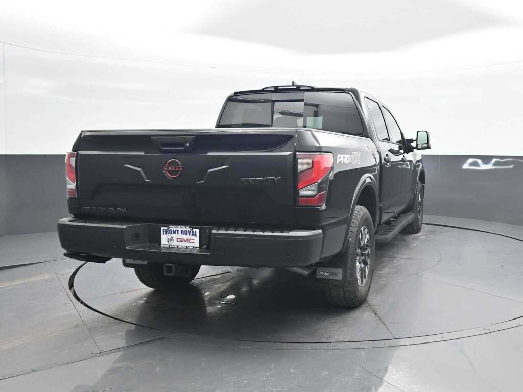 2024 Nissan TITAN Crew Cab PRO-4X 4x4