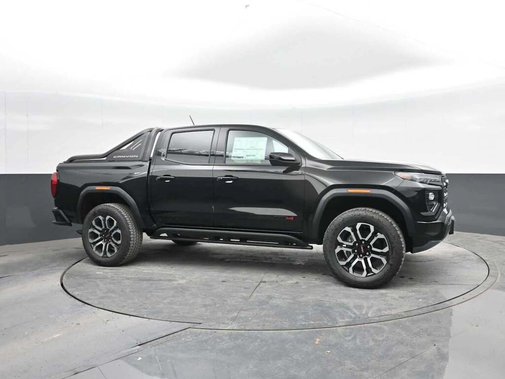 2025 GMC Canyon 4WD AT4