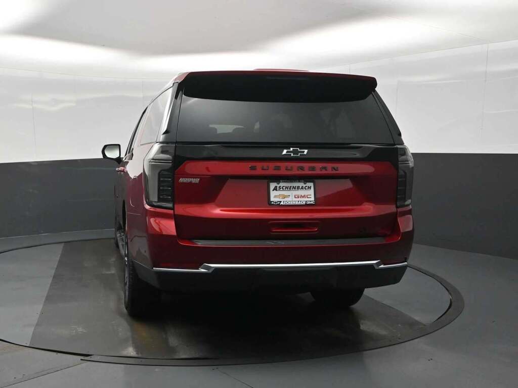 2026 Chevrolet Suburban LT, 4WD