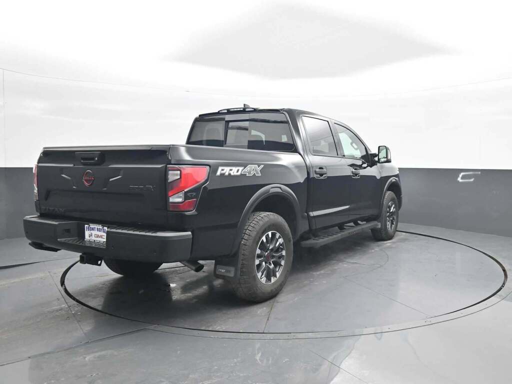 2024 Nissan TITAN Crew Cab PRO-4X 4x4