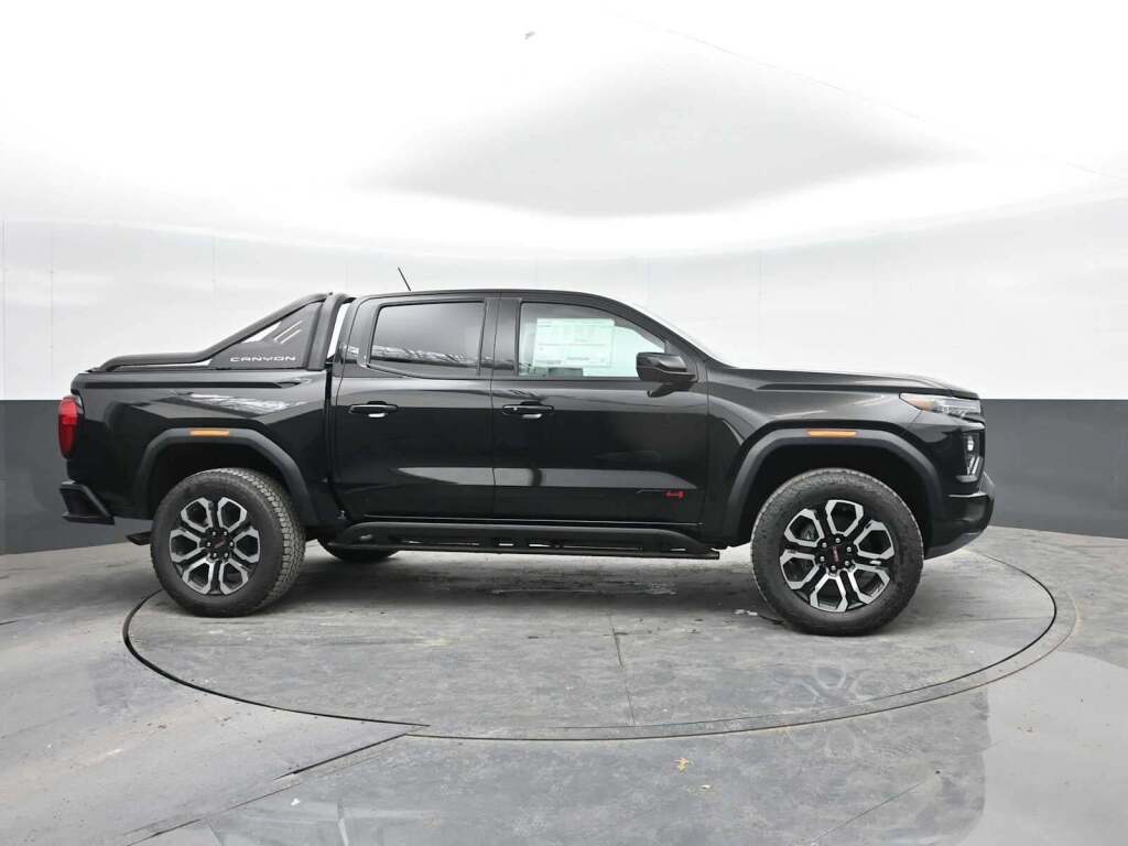 2025 GMC Canyon 4WD AT4