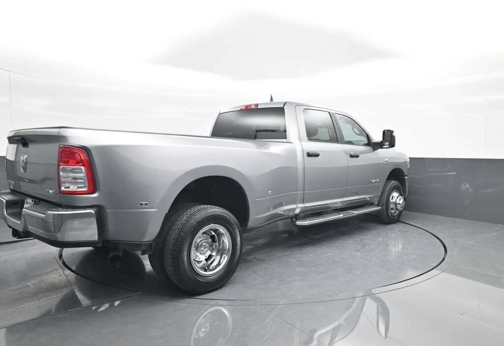2024 Ram 3500 Big Horn Crew Cab 4x4 8' Box