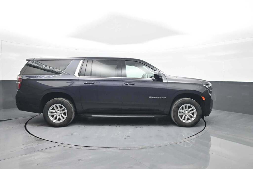 2024 Chevrolet Suburban 4WD LT