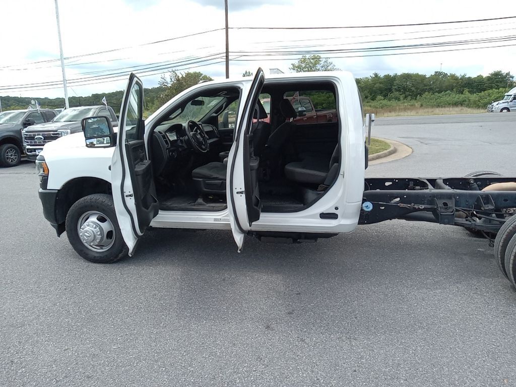 2022 Ram 3500 Chassis Tradesman/SLT/Laramie/Limited