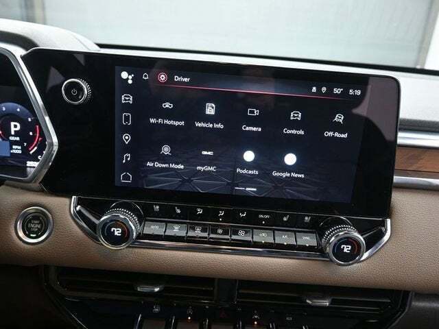 2023 GMC Canyon 4WD Crew Cab Short Box Denali