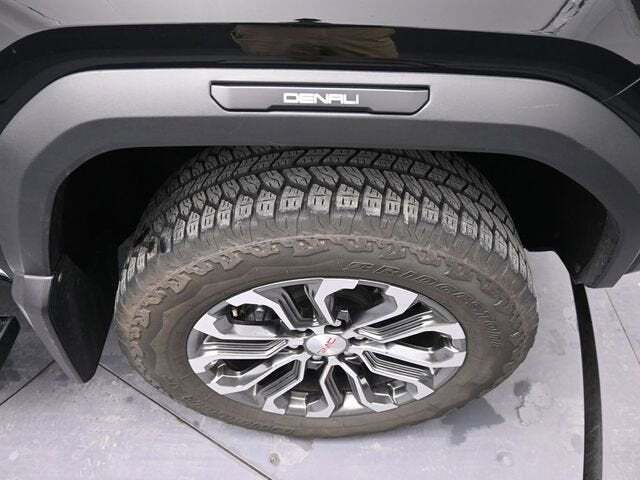 2023 GMC Canyon 4WD Crew Cab Short Box Denali