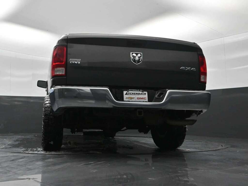 2021 Ram 1500 Classic SLT Crew Cab 4x4 6'4" Box
