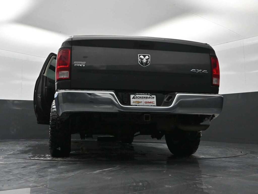 2021 Ram 1500 Classic SLT Crew Cab 4x4 6'4" Box