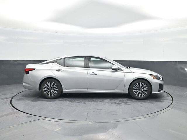 2023 Nissan Altima SV FWD