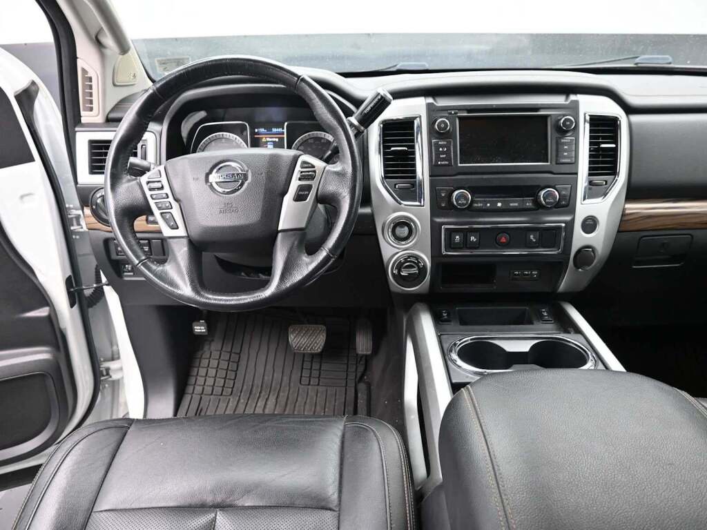 2019 Nissan TITAN SL