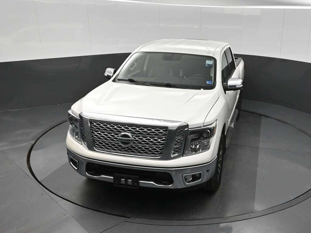 2019 Nissan TITAN SL