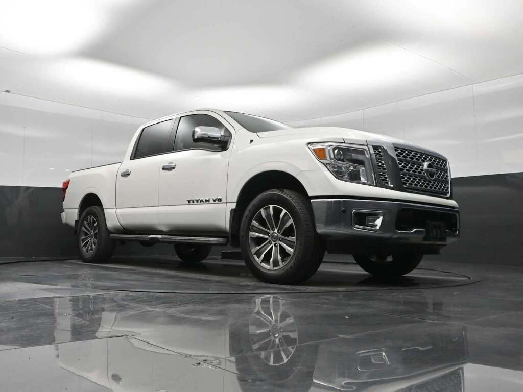2019 Nissan TITAN SL