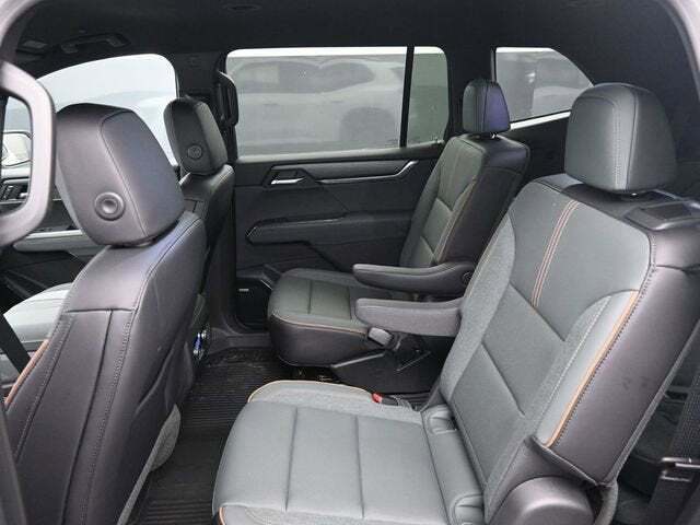 2025 GMC Acadia AWD AT4