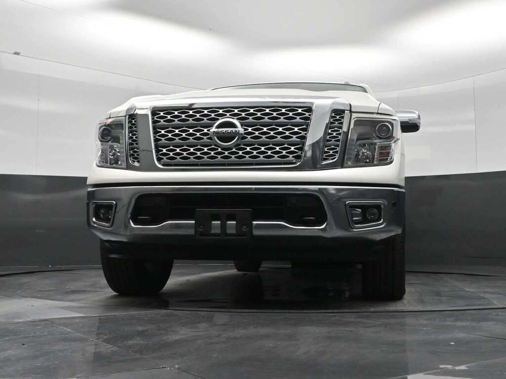 2019 Nissan TITAN SL