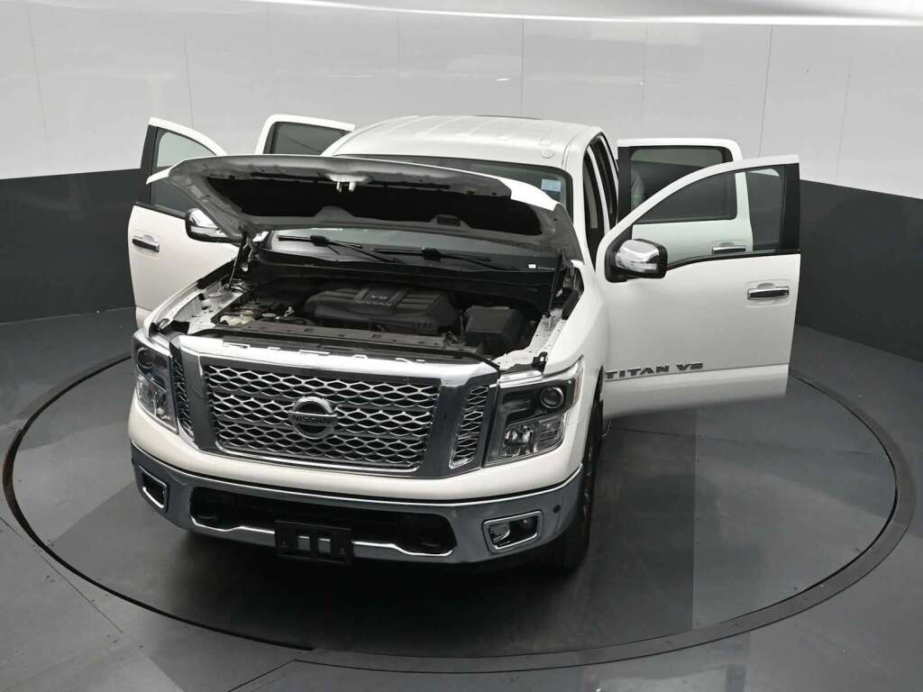 2019 Nissan TITAN SL