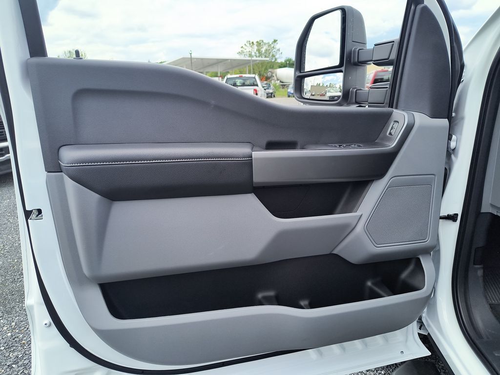 2025 Ford F-350 Super Duty XL