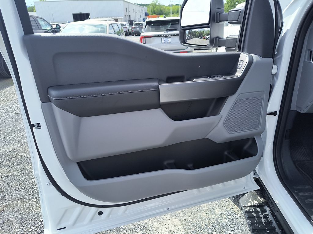 2025 Ford F-350 Super Duty XL