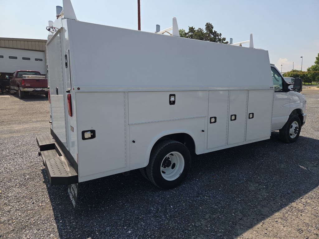2024 Ford E-450 Cutaway 