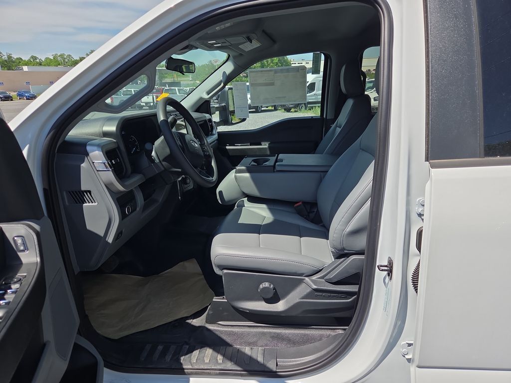 2024 Ford F-350 Chassis XL