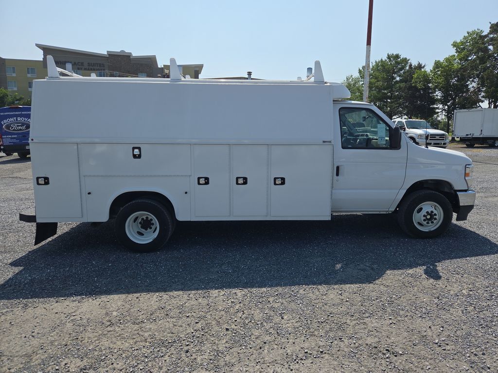 2024 Ford E-450 Cutaway 