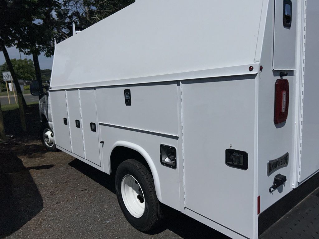 2024 Ford E-450 Cutaway 