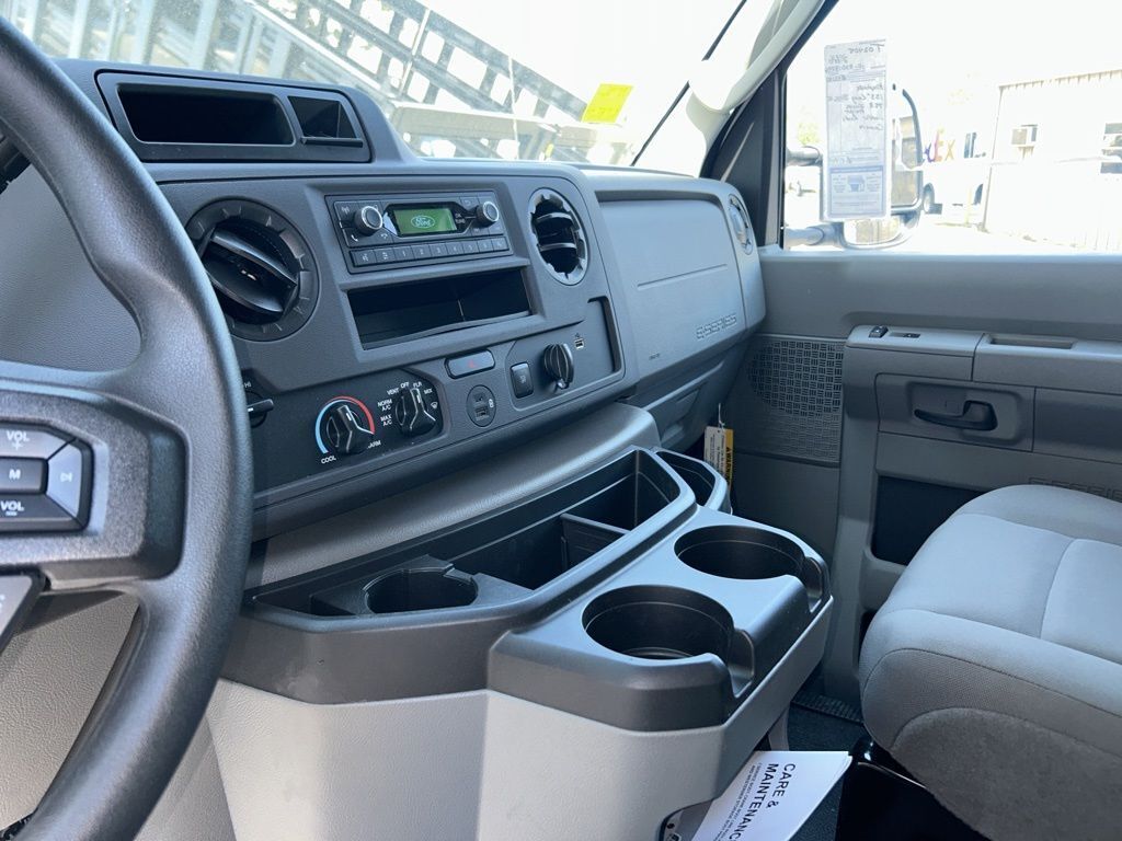 2024 Ford E-450 Cutaway 