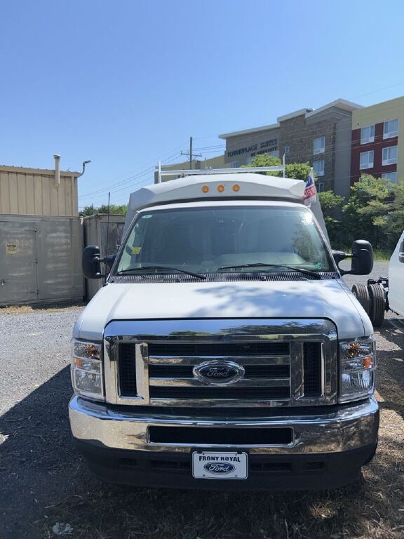 2024 Ford E-450 Cutaway 