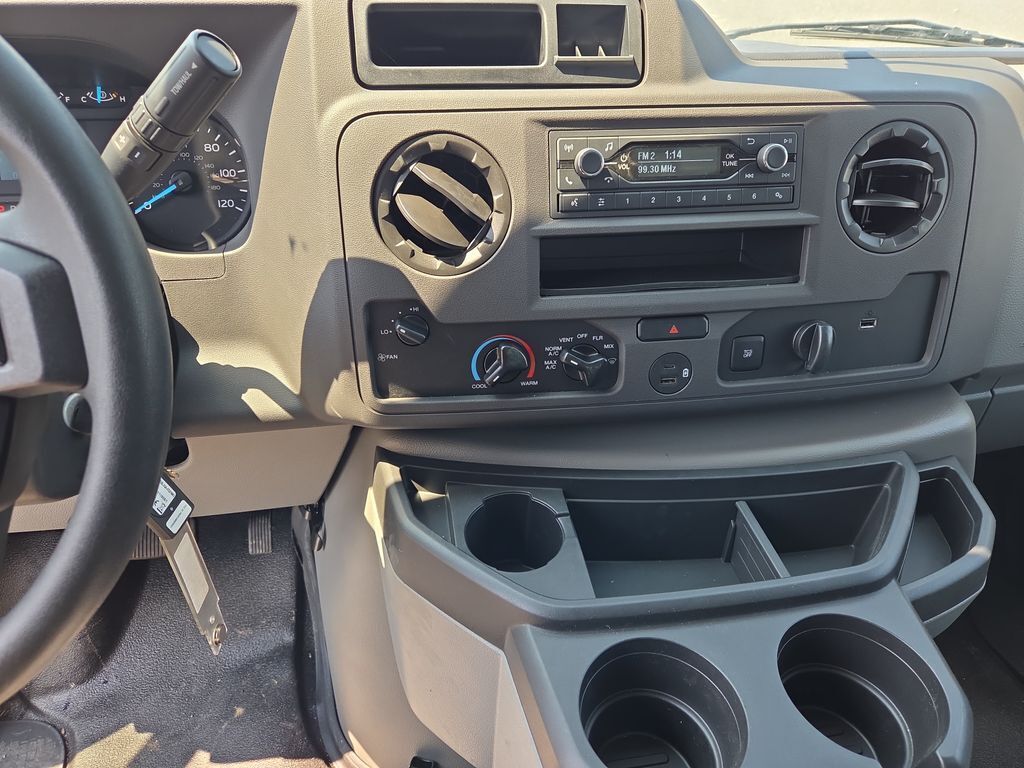 2024 Ford E-450 Cutaway 