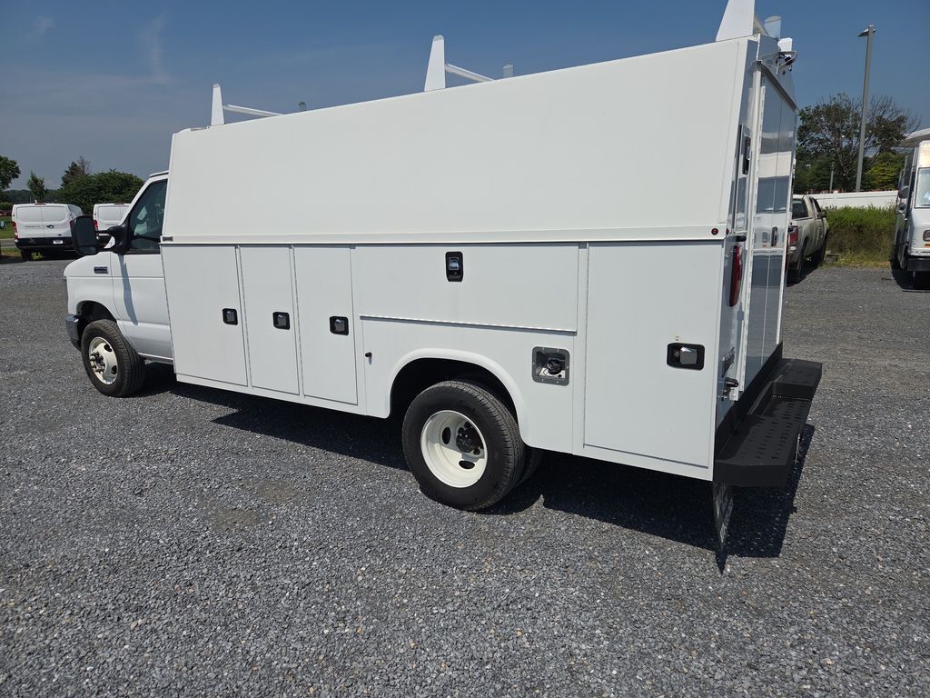 2024 Ford E-450 Cutaway 