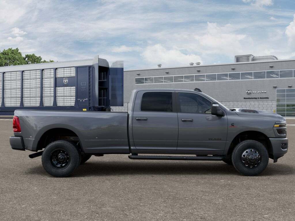 2026 Ram 3500 Laramie Crew Cab 4x4 8' Box