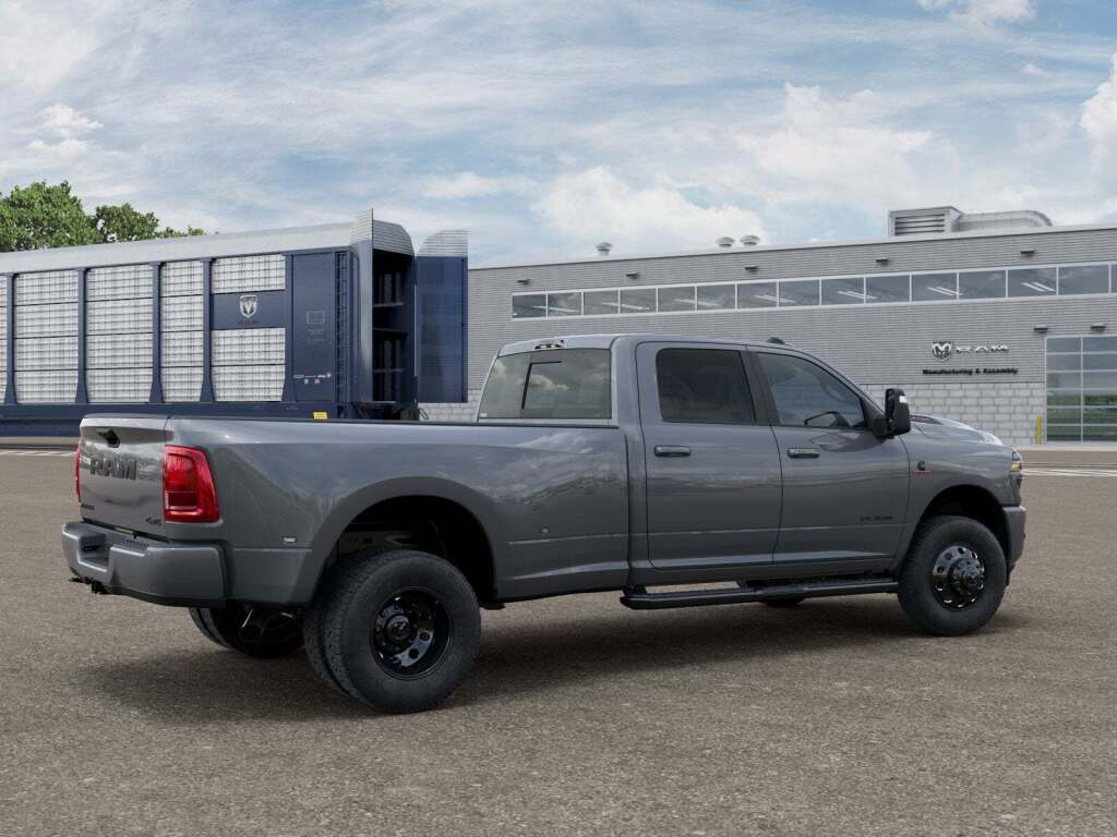 2026 Ram 3500 Laramie Crew Cab 4x4 8' Box