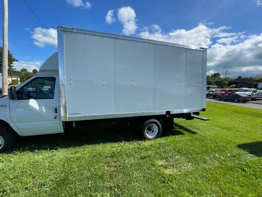 2024 Ford E-450 Cutaway 