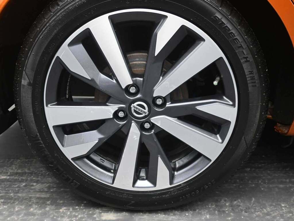 2021 Nissan Versa SR Xtronic CVT