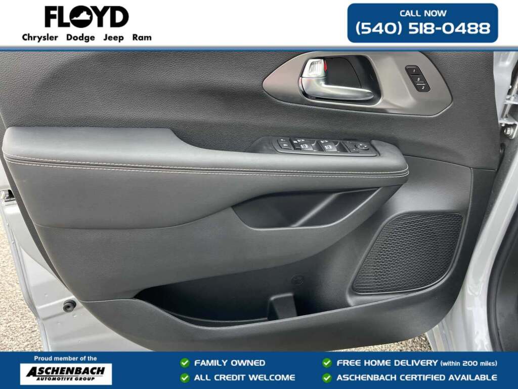 2026 Chrysler Pacifica Select AWD