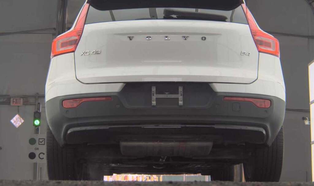 2023 Volvo XC40 B4 Ultimate Dark Theme