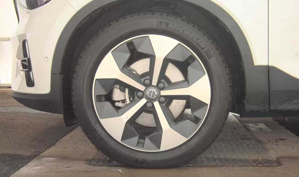 2023 Volvo XC40 B4 Ultimate Dark Theme