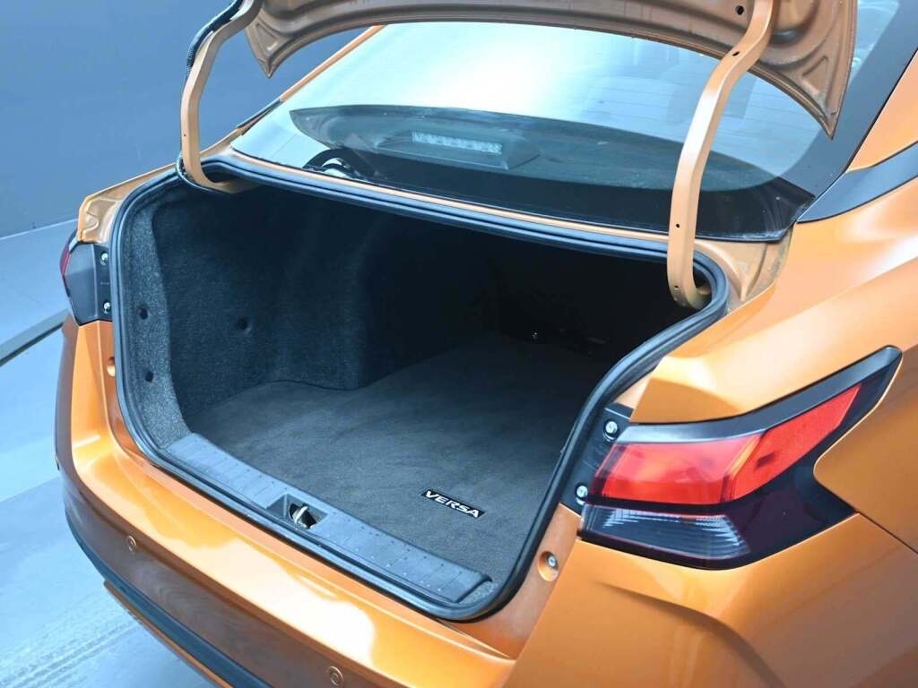 2021 Nissan Versa SR Xtronic CVT