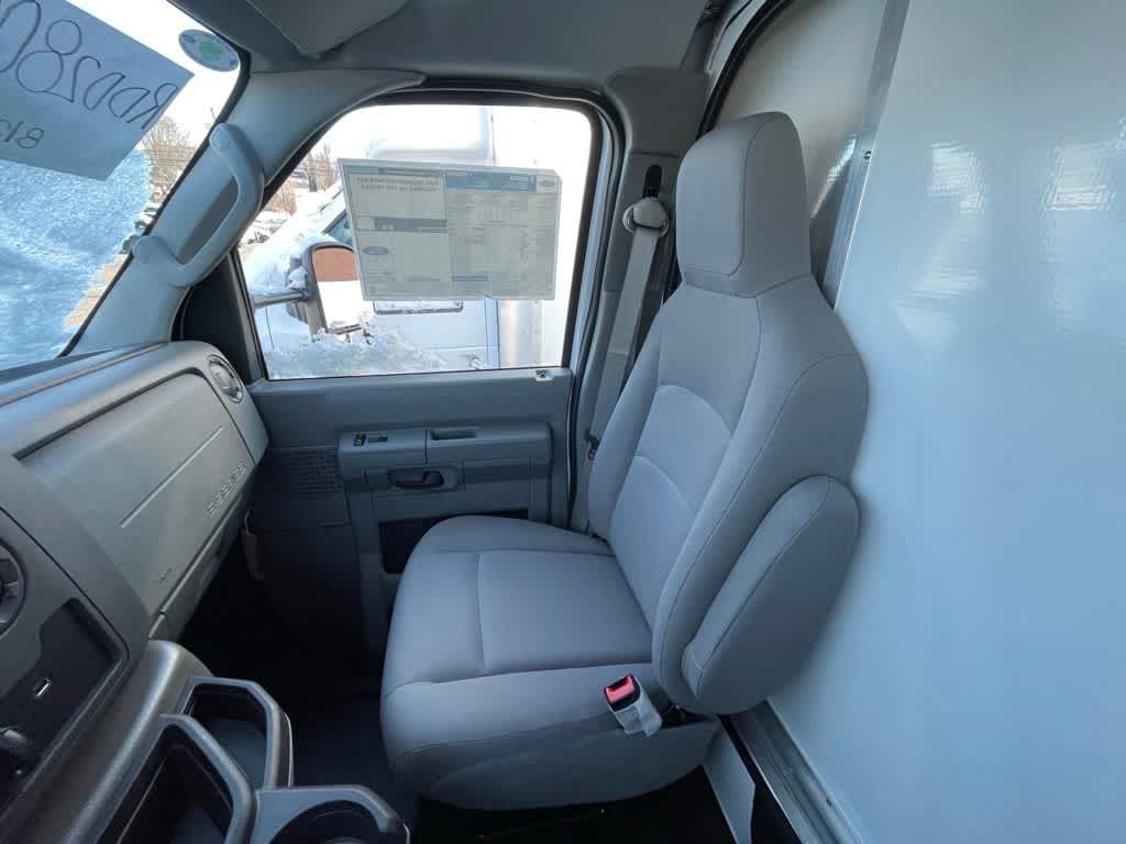 2024 Ford E-450 Cutaway 