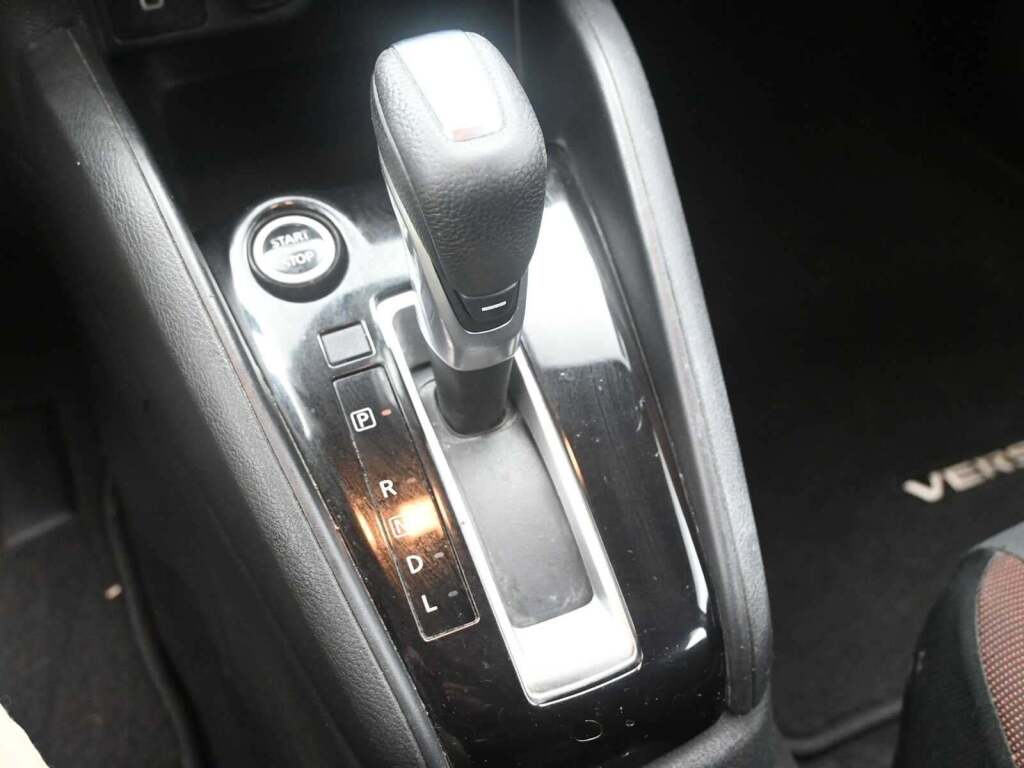 2021 Nissan Versa SR Xtronic CVT