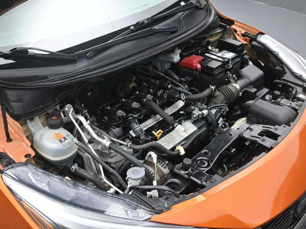 2021 Nissan Versa SR Xtronic CVT