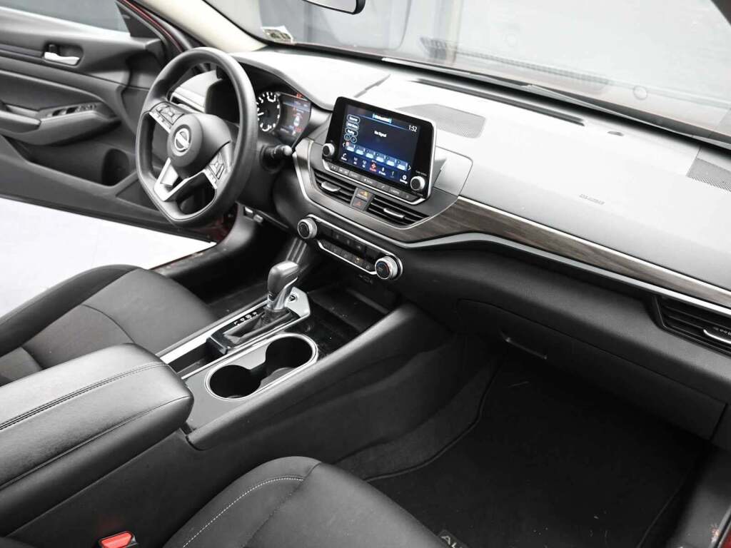 2024 Nissan Altima SV FWD