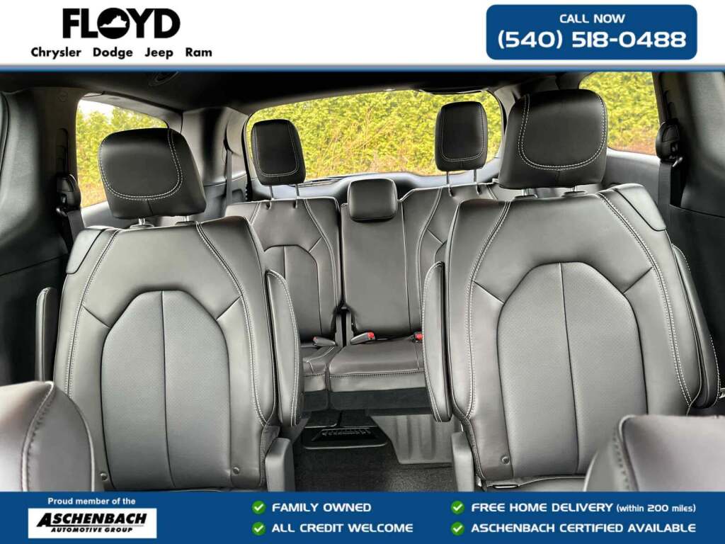 2026 Chrysler Pacifica Select AWD