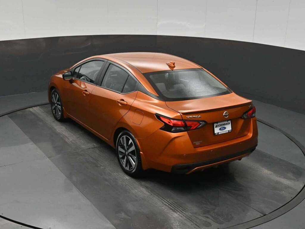 2021 Nissan Versa SR Xtronic CVT