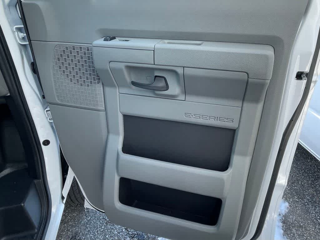 2024 Ford E-450 Cutaway 