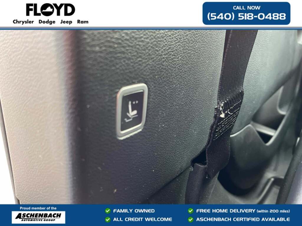 2026 Chrysler Pacifica Select AWD