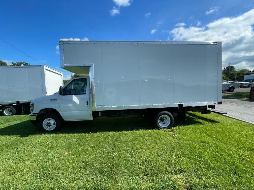 2024 Ford E-450 Cutaway 