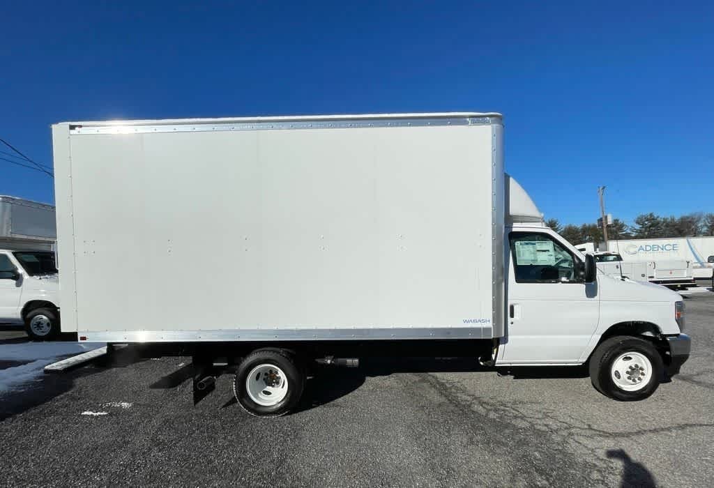 2024 Ford E-450 Cutaway 