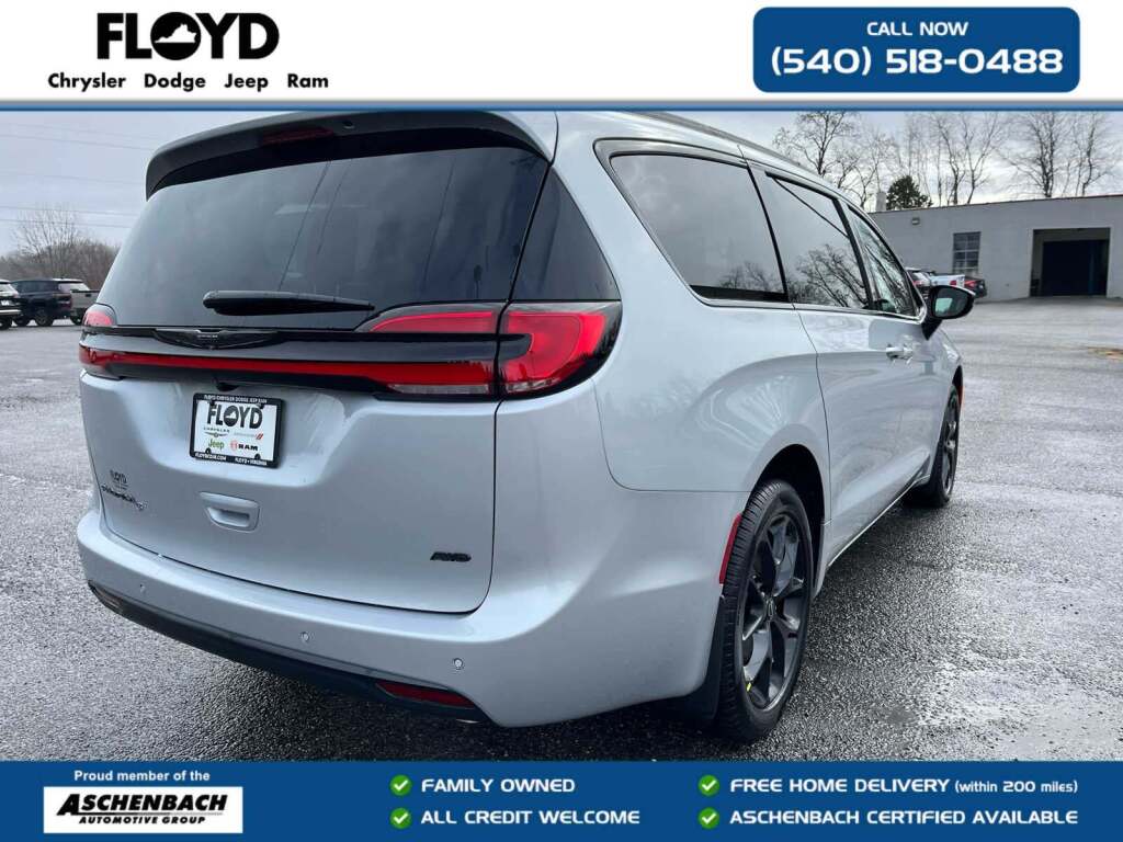 2026 Chrysler Pacifica Select AWD